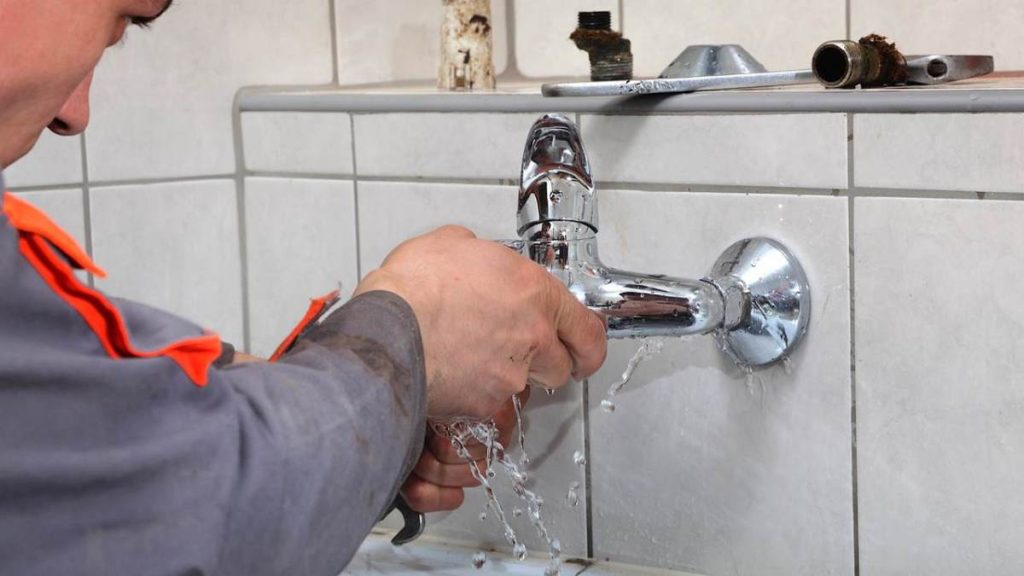 c-how-to-fix-common-plumbing-leaks-promo-image